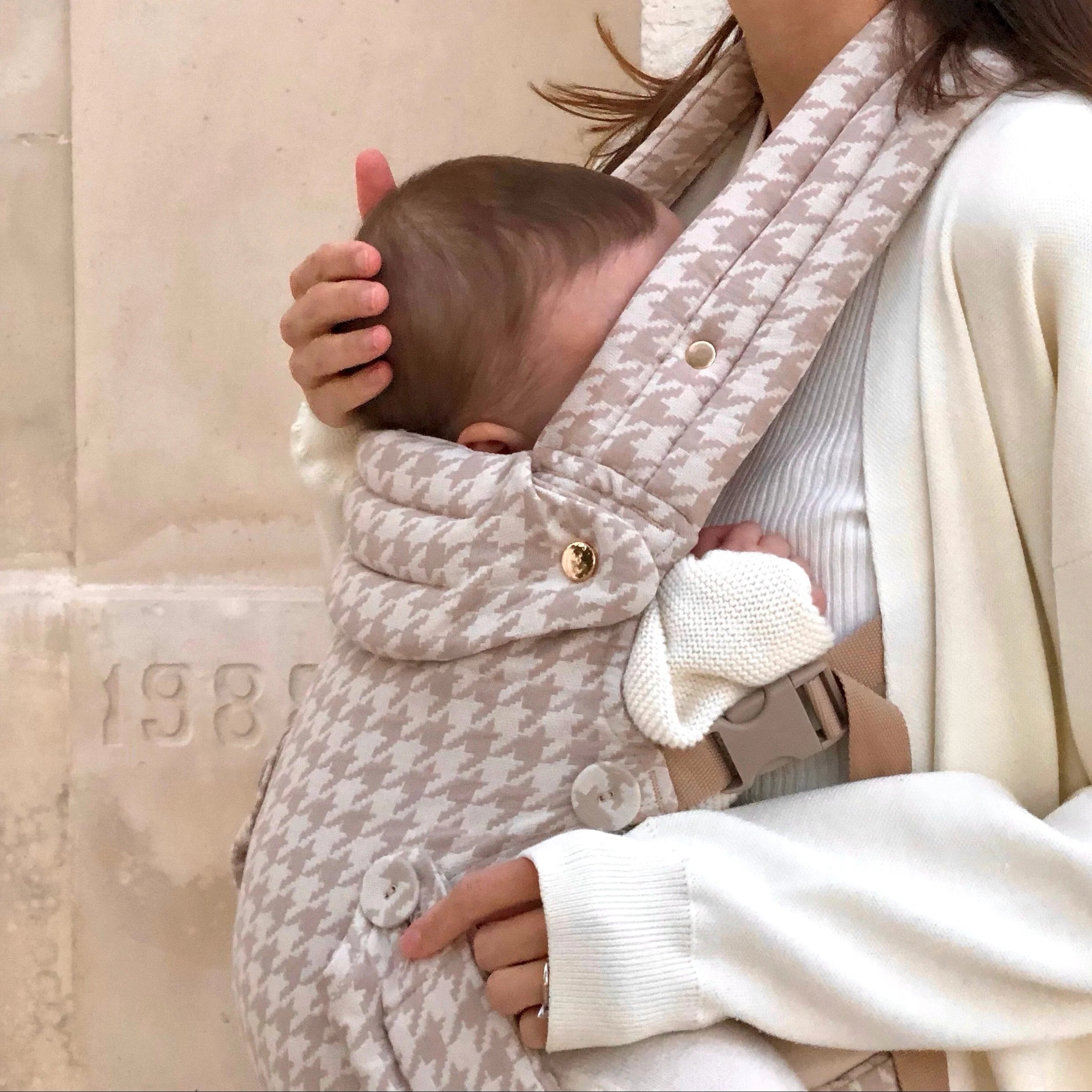Baby Carrier Neutral Houndstooth – Ergonomic Infant Carrier