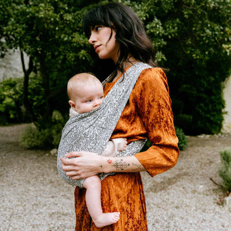 Porte-Bébé Sans Noeud Flow – Lightweight No-Tie Baby Carrier